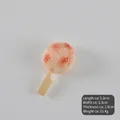 Realistische PVC barbecue voedsel sleutelhanger van een roze gehaktballetje aan een stokje - Visballetjes - Gegrilde Spiesjes / Model (zonder Sleutelhanger)