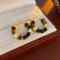 Detalle de pendientes vintage dorados con cuentas geométricas de ojo de tigre en estuche joyero - 3# Hebilla de Oreja - Color Café (Chapado en Oro)