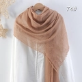 Sciarpa marrone chiaro plissettata in cotone e lino con nappe su camicia bianca - Marrone Chiaro (74)