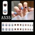 Detail von A535 blauem Farbverlauf Press-on-Nägeln mit schwarzen Herzen und French-Tips - Blau Verlauf Nude Schwarzes Herz (A535)