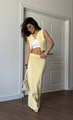 Completo due pezzi in maglia giallo tenue con gilet a bottoni e gonna lunga abbinata - S / Giallo