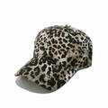 Nahaufnahme der Baseballkappe mit Leopardenmuster, Distressed-Details und Vintage-Look - M (56-58cm) / Beige