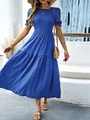 Dettaglio dell'abito blu testurizzato con corpino a punto smock e gonna a balze - S / Blu Reale