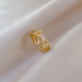 Details eines vergoldeten verstellbaren Rings mit geometrischen Zirkonia-Steinen - Einstellbar Offen / Vergoldeter Stil (J0072)