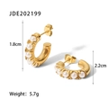Orecchini a cerchio in acciaio dorato con perle bianche, misura 1,8 cm x 2,2 cm - Oro (JDE202199)