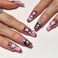 Rosa herzförmige Sarg-Kunstnägel mit Strasssteinen und Graffiti-Design für coole Mädchen - JP2940 [Kleber-Stil]