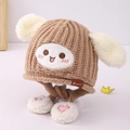 Khaki Strickmütze für Babys mit langen Plüsch-Ohrenklappen und weißen Bommeln - Kinder / Khaki
