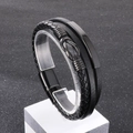 Detalle macro de pulsera multicapa de cuero trenzado para hombre con cierre magnético negro - Negro (KB151523-YY)