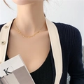 Elegante collana in acciaio inossidabile placcato oro 18K con piccoli ciondoli - Collana Rettangolare - Oro (P018)