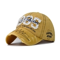 Dettaglio del ricamo 1985 e cotone vintage consumato sul berretto da baseball - Regolabile / 1985 Giallo