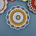 Sous-verre bohème au crochet fait main avec étoile jaune et motifs ondulés colorés - Tapis N° 17