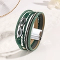 Bracciale bohémien multistrato in pelle verde con inserti in argento e cristalli - Verde