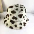 Sombrero de pescador de felpa con estampado de vaca para mujer en suave pelo sintético - M (56-58cm) / Sombrero de Peluche-Corazón Café/Vaca