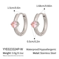 Detailansicht silberner Creolen mit rosa Zirkonia-Inlay und Abmessungen der Ohrringe - Silberbasis-Rosa Zirkonia