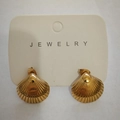 Vintage 18K gold-plated shell-shaped stud earrings with fan-like textured design - Wide Shell / 18K Gold