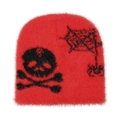 Détail du bonnet rouge en fausse fourrure de vison avec motifs tête de mort noirs - M (56-58cm) / Rouge