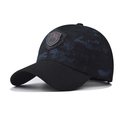Berretto da baseball mimetico scuro con stemma a scudo nero e visiera a contrasto - Regolabile / Mimetico Blu Con Toppa