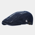 Détail d'un béret en jean vintage avec boucle en bronze et texture denim délavée - Réglable / Bleu foncé
