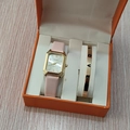 Montre quartz bracelet cuir rose avec un bracelet doré 'LOVE' dans un coffret cadeau - Style 9 (Sans boîte)
