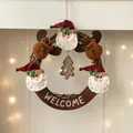 Couronne de Noël en rotin avec Père Noël, rennes en feutre et panneau Bienvenue - AGHH24-3 Couronne de bienvenue multi-personnages