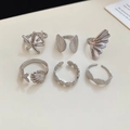 Detalle del juego de anillos plateados con estrella de mar y motivos marinos metálicos - Juego de 6 Piezas / Plateado