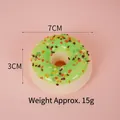 Beignet artificiel vert 7cm avec décorations colorées et poids de 15g objet - Vert