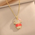 Χρυσό κολιέ Hello Kitty με λαμπερά στρας και κόκκινο φόρεμα σε μπεζ φόντο - Στυλ Κόκκινο Κινούμενα Σχέδια Γάτα (520) / Χρυσό / Κόκκινο