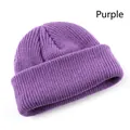 Minimalistische lila Rippstrick-Beanie-Mütze mit dickem Umschlag für Winterwärme - Lila