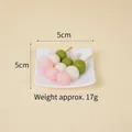 Miniatuur dango sleutelhanger met kleurrijke balletjes op een wit vierkant bordje - Gekonfijte Meidoorn/Dango (Zonder Haak)