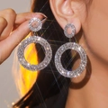 Pendientes largos redondos geométricos huecos para mujer con brillantes strass - Círculos Dobles / Plateado