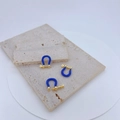 Macro di connettori per gioielli a ferro di cavallo in smalto blu con barre filettate oro - Blu