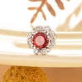 Clou d'oreille en acier titane avec pierre rouge ronde et accents scintillants - Style Fleur à Vis / Rouge Grenat (Une Pièce)