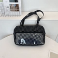 Dettaglio della borsa tote in tela a pois con tasca frontale in PVC trasparente - Nero