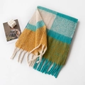 Pluche mohair ruitjes sjaal in blauw, geel en beige met franje details - 45x200+10x2cm / Meerblauw Geruit