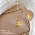 Dettaglio del ciondolo a conchiglia con perla e zirconi con dimensioni 1,5x1,8cm e peso - Ciondolo a Conchiglia d'Oro (E111) / Oro (E111)