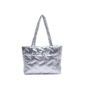 Bolso tote acolchado plateado con acabado metálico y parche Fashion Instinct - Plateado