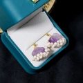Ohrstecker aus Amethyst und Süßwasserperlen in Gold-Finish und grüner Geschenkbox - Amethyst Zargenfassung Ohrringe