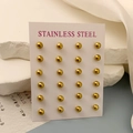 Lot de 12 paires de boucles d'oreilles boules dorées en acier sur carte de présentation - Or (6mm)