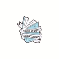 Light blue enamel bookworm pin with Certified Bookworm text and white ribbon detail - Certified Bookworm Style(XZ4658)