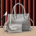 Set borsa a mano e pochette grigio argento da donna con goffratura a coccodrillo - Grigio