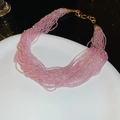 Detailansicht der mehrlagigen rosa Perlenkette mit vergoldetem Verschluss und Verlängerung - Rosa