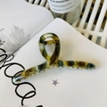 Chic 13cm tortoiseshell hair claw clip with golden spring on a minimalist notebook - 13cm Hanger Type / Brown Green Leopard