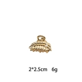 Golden leaf-shaped hair claw with pearl detail and dimensions of 2x2.5cm - Leaf