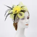 Élégant bibi jaune avec plumes noires et voile à pois pour mariage ou fête - Jaune, Blanc & Noir