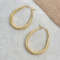 Macro di orecchini a cerchio a goccia minimalisti con finitura dorata lucida e chiusura a scatto - Oro