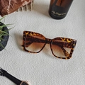 Chic oversized leopard print sunglasses with brown gradient lenses in a retro design - Tortoiseshell 24