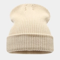 Gros plan sur la texture en maille côtelée épaisse et le tissu beige doux de ce bonnet d'hiver - 211# Beige Blanc