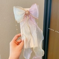 Fermaglio per capelli con nastro lungo in tulle sfumato e nappa di perle per bambina - Fiocco con Catena Stile Bianco (A190-05)