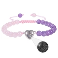 Dettaglio del ciondolo a cuore con proiezione Ti amo in 100 lingue diverse - Bracciale Cristallo Rosa + Amatista