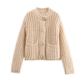 Minimalistischer beiger Grobstrick-Cardigan mit Goldknöpfen und langen Ärmeln im Loose Fit - S / Milchweiß